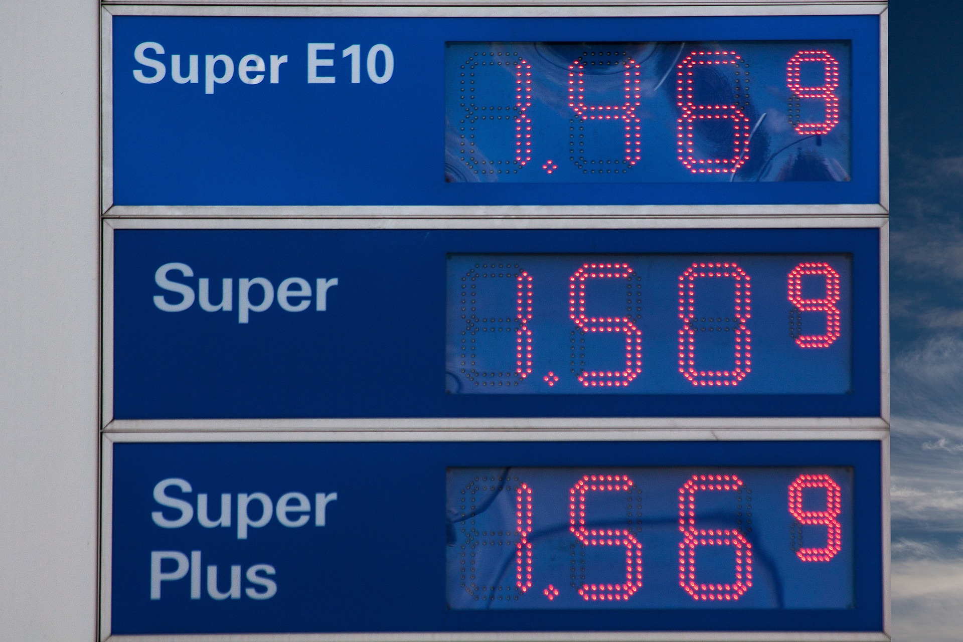 Jakie są składniki ceny paliwa?